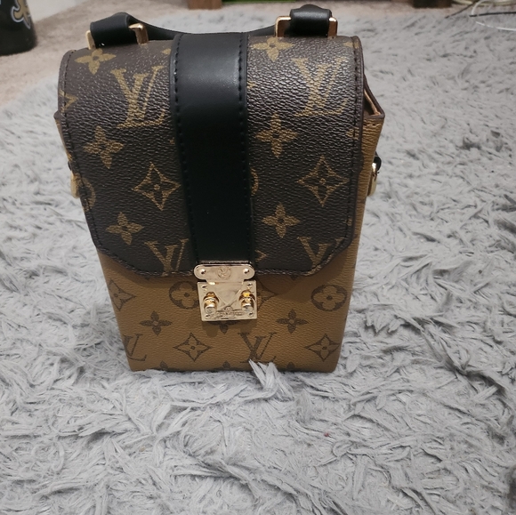 Cute Stylish Handbag - Picture 2 of 11